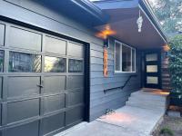 Zen Haus Serene Retreat, prime location with views - B&B