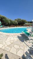 agriturismo gli olivastri appartamento corbezzolo con piscina e vista mare,climatizzatore,wifi - Chambres d'hôtes Aglientu