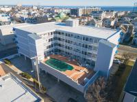 Trendy 1BD Balcony Pool Small fam or couples stay - Bed and Breakfast