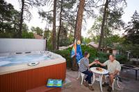 B&B Prescott - PRIVATE HOME Walk to Downtown CHERRY BLOSSOM COTTAGE Hot Tub SLEEPS UP TO 6 GUESTS - Bed and Breakfast Prescott