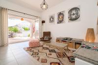Boho Beach House & Garden, seconds from the beach - Bed and Breakfast Senhora da Luz