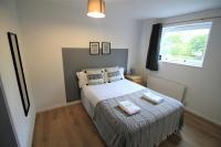 B&B Newcastle-upon-Tyne - Hamilton House -3 bed Close to Town, Drive Parking, 2 toilets - Bed and Breakfast Newcastle-upon-Tyne