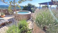 Amazing STUDIO CASA FERMEGLIA with private jacuzzie and perfect panoramic view - Chambres d'hôtes Roč