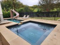 central contemporary w/ POOL and SPA - B&B