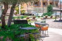 125 Fully Furnished 1BR Suite-Prime Location - B&B