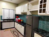 RUMAH MAWAR by IMPIAN HOMESTAY KLIA-SALAK TINGGI-NILAI - B&B Sepang
