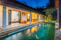 B&B Candidasa - VILLA Surya 3 rooms , waterpool, near the ocean - Bed and Breakfast Candidasa