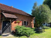 Apartament w XIX-wiecznym Spichlerzu nad Jeziorem z dostępem do parku i widokiem na Dworek Modrzewiowy z 1823 roku - B&B Szteklin