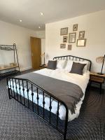 Amo Mews House - Central, Private Patio & Free Parking - Chambres d’hôtes Worthing