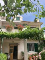 Apartman s kuhinjom i privatnom terasom u centru - B&B