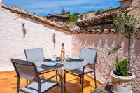 Charmante maison de village avec sa terrasse - B&B