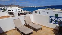 Playa Blanca Center Ocean View Apartment - Bed and Breakfast