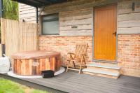 Luxury three bedroom property with hot tub - Bed and Breakfast