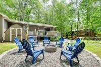 B&B Gouldsboro - Cozy Gouldsboro Home with Fire Pit in Big Bass Lake! - Bed and Breakfast Gouldsboro