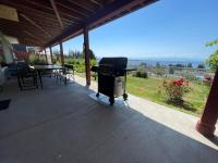 Four Seasons Private Villa - Bed and Breakfast Powell River