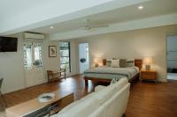 Deluxe One-Bedroom Bungalow with Garden View