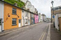 Stylish 2BD Family Hideaway in Dover - B&B
