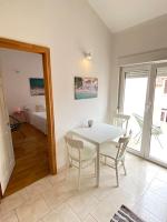 Apartment LAGANINI mit Balkon - Ferienwohnung Podstrana
