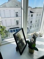 aday - Green Light Apartment Suite in the center of Hjorring - B&B Hjørring