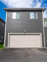 3bedroom Stylish Getaway by the Park with 2-Car Garage - B&B Calgary