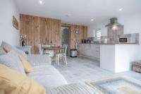 The Garden Lodge - 1 Bedroom Lodge - Tenby - Ferienwohnung