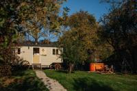 B&B Harale - Jotaferien Transylvanian Shepherdhut with jacuzzi - Bed and Breakfast Harale