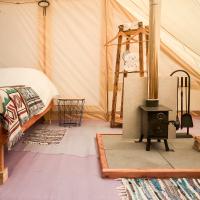 B&B Penuwch - Tinker the Bell Tent at Pentref Luxury Camping - Bed and Breakfast Penuwch