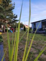 "AGUŚ" Komfortowe i nowczesne domki w cichej okolicy niedaleko plaży - Chambres d'hôtes Ostrowo