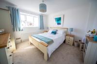 B&B Padstow - Trethvor House Ensuite Double Room with Free parking in quiet residential area - Bed and Breakfast Padstow