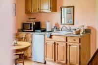 New Kid in Town - King Bed & Sofa Bed - Sleeps 2-4 - B&B Lynchburg