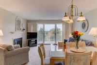 B&B Traverse City - Beautiful Comfy 2 Bedroom Condo Stunning Golf Course Views 5166 - Bed and Breakfast Traverse City