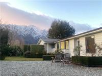 Frankton Favourite - Queenstown Holiday Home - Bed and Breakfast