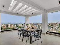 3 bed-room Penthouse with 2 large balconies