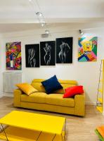 POP appART Appartement Artiste configuré en Galerie dArt à 200 m du centre ville avec Climatisation et Parking privé et securisé gratuit dans copropriété - Chambres d'hôtes Avignon