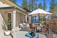 B&B Sydney - Cottage-style Unit on Manly Beach - Bed and Breakfast Sydney