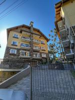 Apto moderno com lareira, piscina aquecida e infra completo em Gramado - B&B