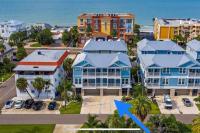 Luxurious Modern Townhouse right across beach!! Table Tennis - Chambres d’hôtes St. Pete Beach