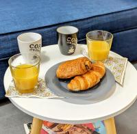 1 Min to the Beach Apartment - Kitchen - Tramway - Air Conditioner - Wifi - Promenade Des Anglais - Chambres d'hôtes Nice