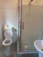 Doppel-/Zweibettzimmer mit Bad