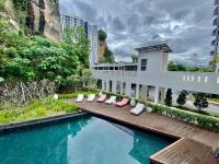 CozyWhite Stay @ The Cove Hillside Residential (8pax) - B&B