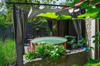 STRÓŻÓWKA SKI&SPA Domek nad rzeką z ogrodem i jacuzzi,narty. - B&B Stróża