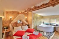 Deluxe Suite with Spa Bath and Fireplace Heater