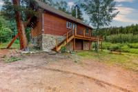 Deck and Mtn Views! Family A-Frame Cabin in Bailey - Chambres d’hôtes Highland Park