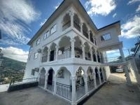 3 Bed Apartment Sleeps 6 - Parking Patio Wifi - B&B Freetown