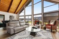 Escape on the River Waterfront Home - B&B Cathlamet