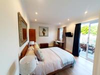 B&B Cape Town - Oak Self Catering Cottage - Bed and Breakfast Cape Town