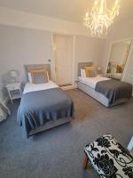 Twin Room with Shower