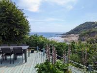 Beach Front House with Stunning Sea Views and Free Parking - B&B Talland