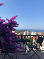 Seaview Apartment with 2 bedrooms a private balcony and parking garage - Ferienwohnung