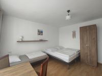 Vierbettzimmer mit Gemeinschaftsbad